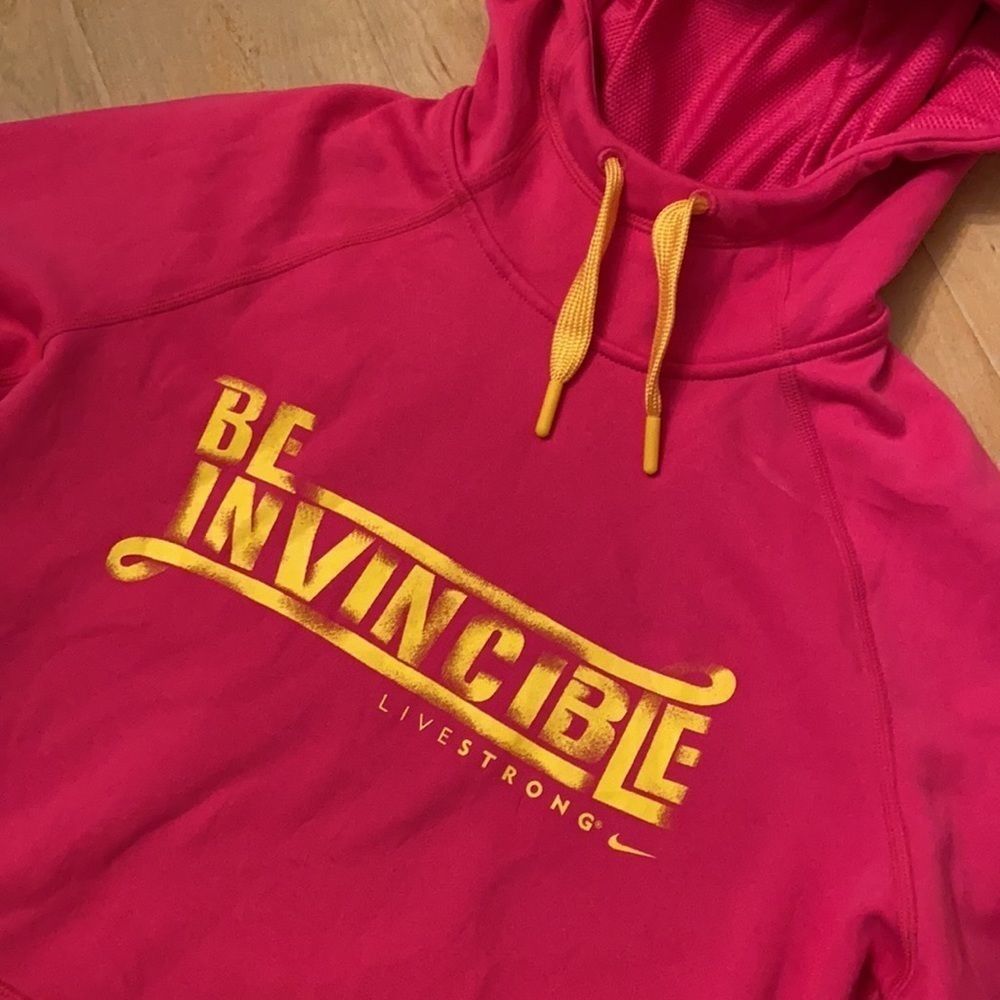 NIKE Livestrong Therma-Fit Be Invincible Pink Hoodie - Picture 3 of 12